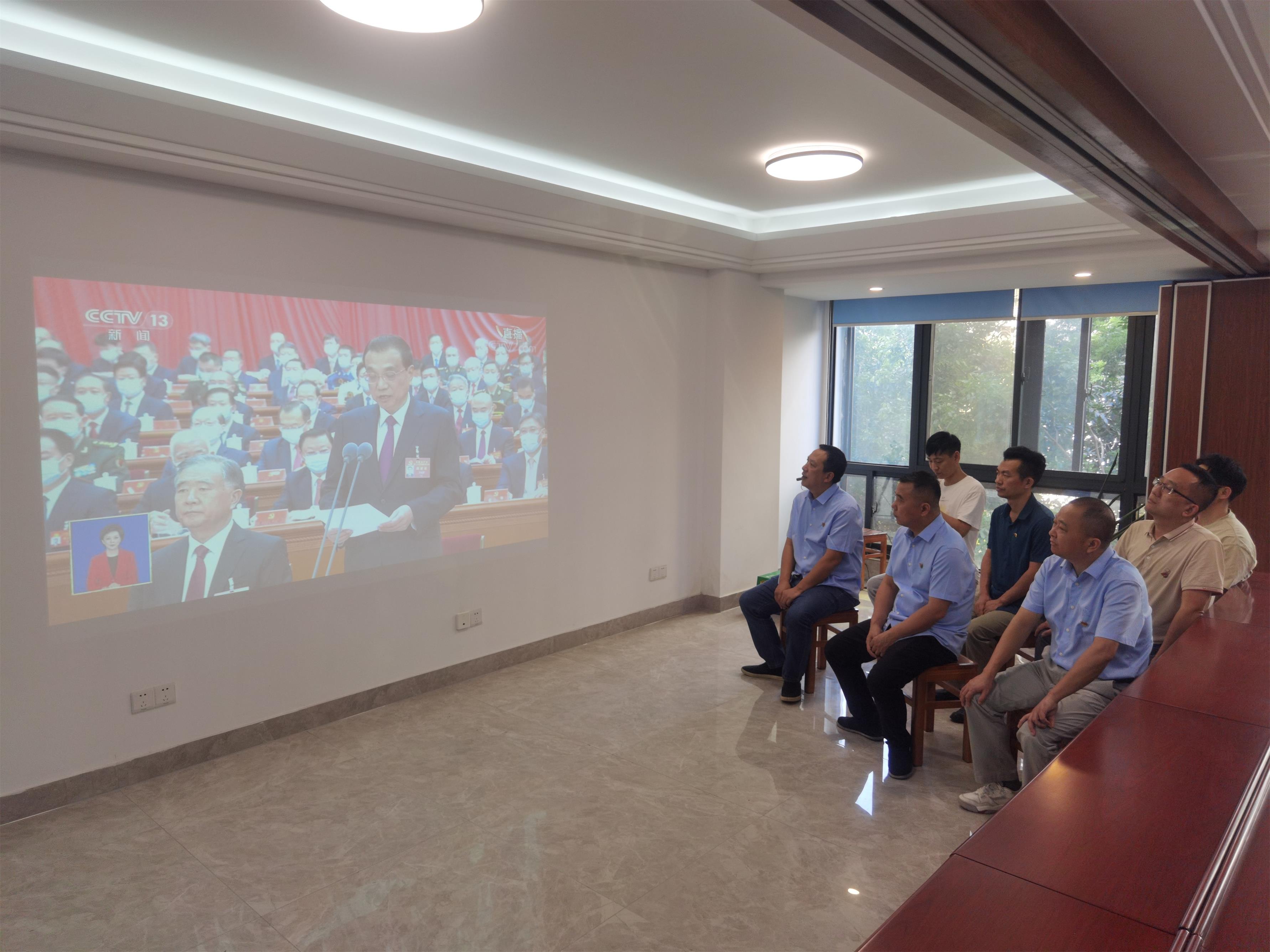 圖1-7、海南分公司收看二十大開幕會.jpg