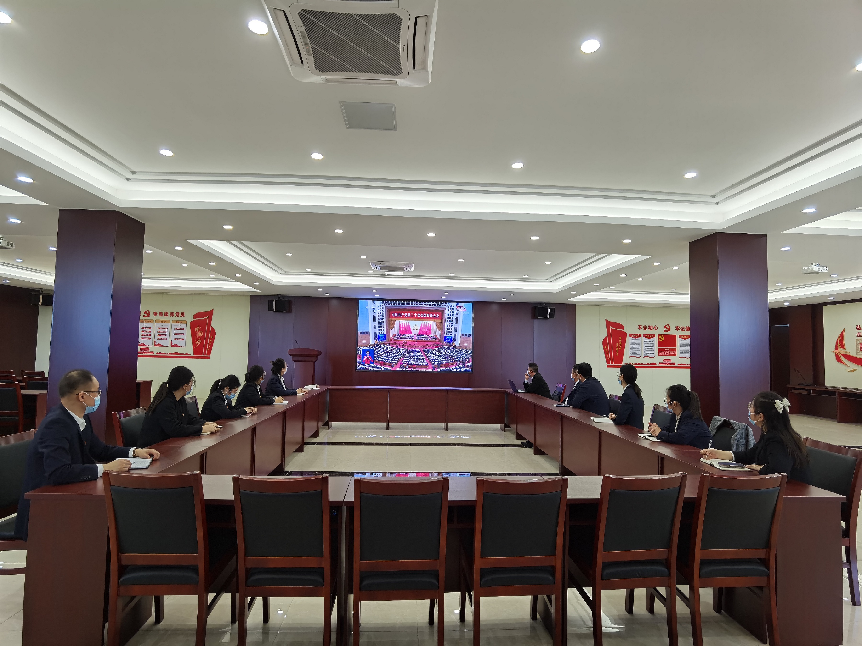 圖1-11、和天下公司收看二十大開幕會.jpg