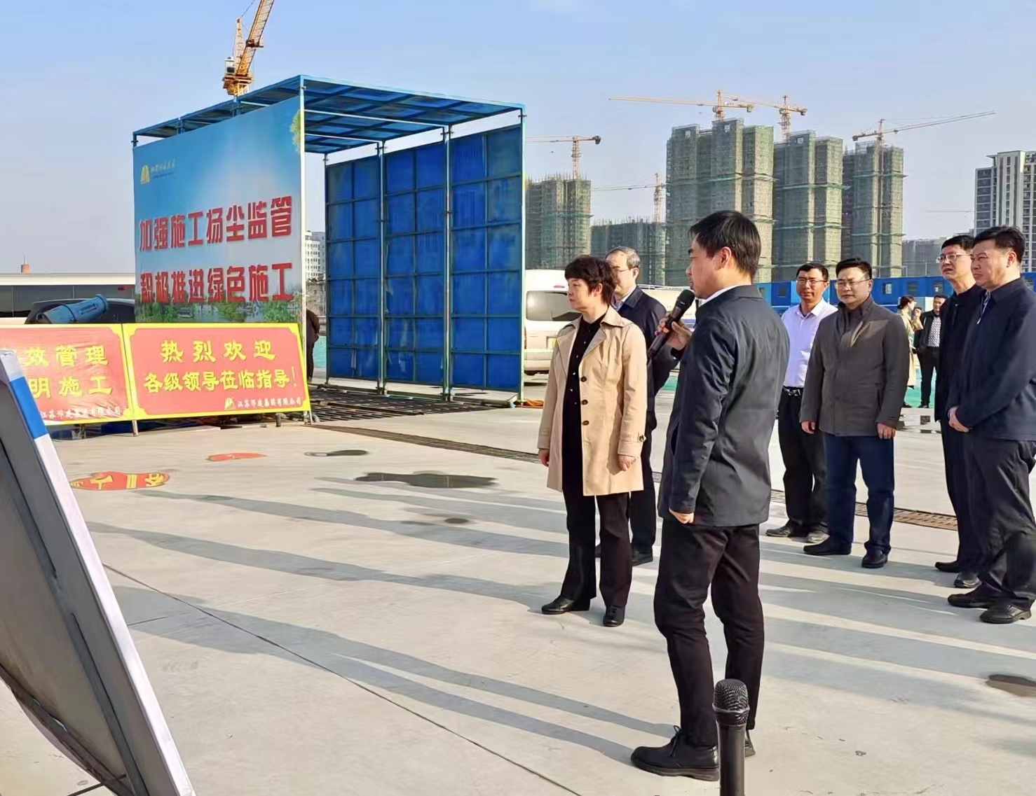 圖1-1、張寶娟視察重點項目建設情況.jpg