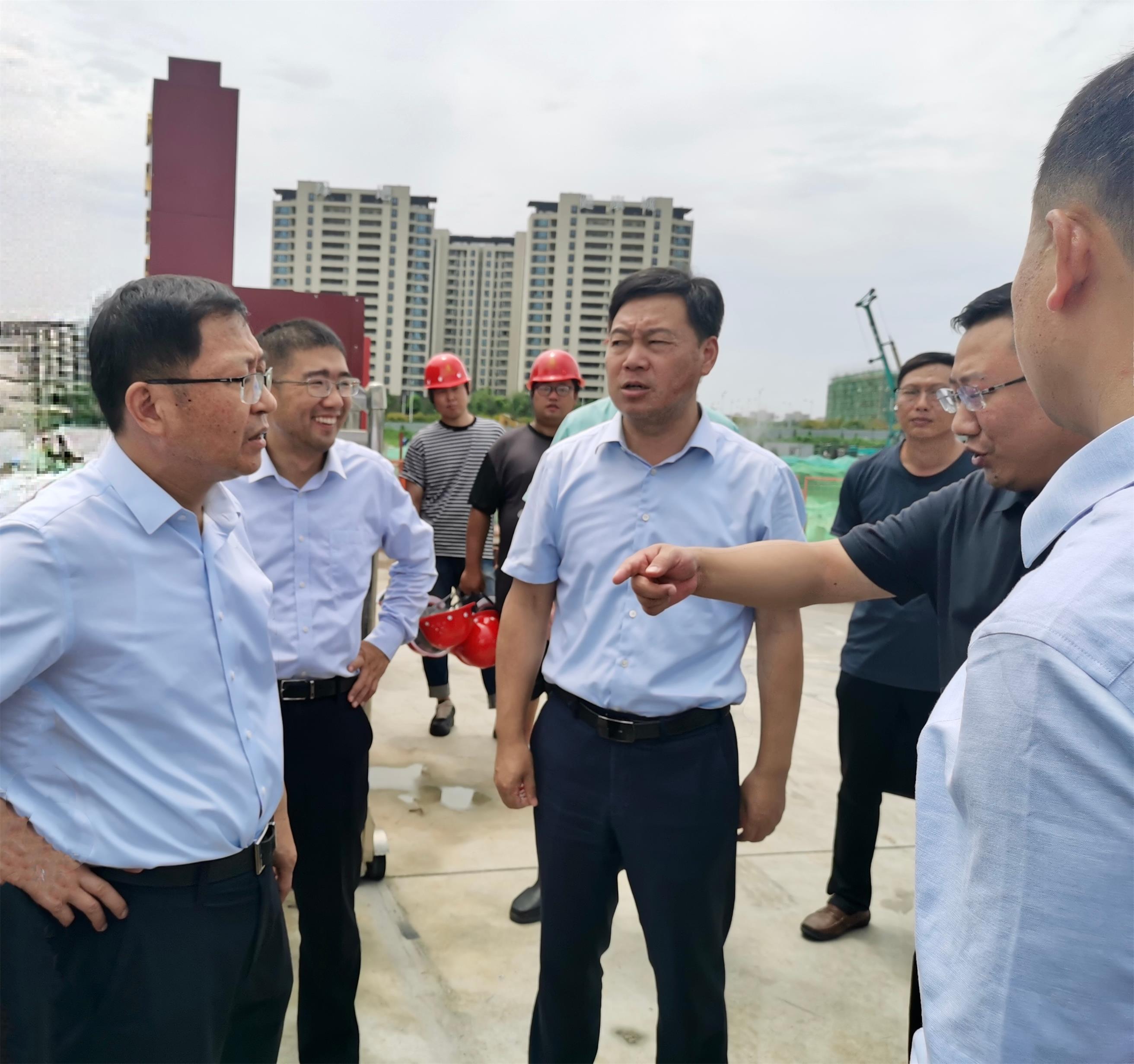 圖1-3、湯衛華副市長檢查工地.jpg